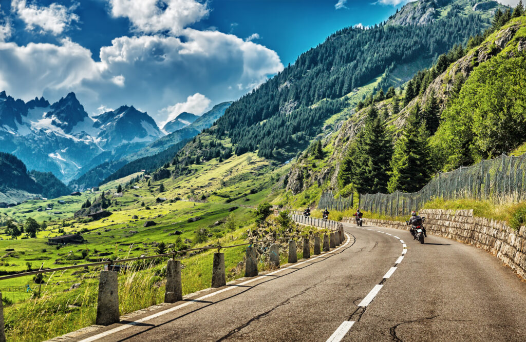 Eine Motorradtour in einer schönen Berglandschaft, was gibt es schöneres